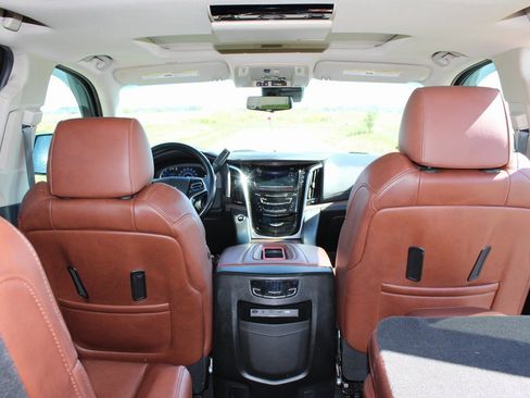 Used 2018 Cadillac Escalade Premium Luxury image 28