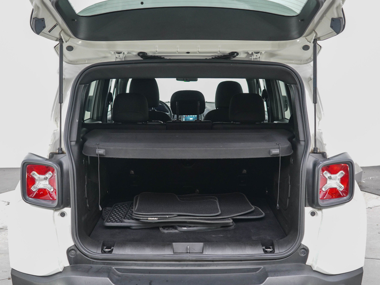 Used 2021 Jeep Renegade Latitude AWD/4WD image 16