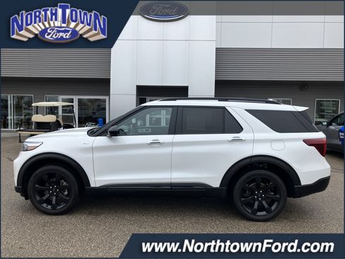 Used 2023 Ford Explorer ST-Line w/ Class IV Trailer Tow Package AWD/4WD image 1