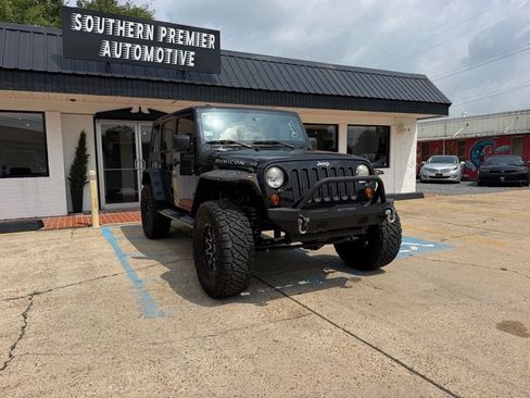 Used 2013 Jeep Wrangler Unlimited Rubicon w/ Connectivity Group AWD/4WD image 3