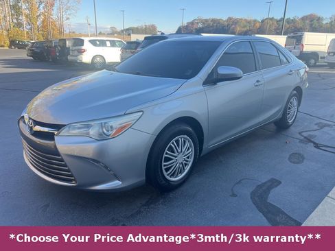 Used 2017 Toyota Camry LE image 7