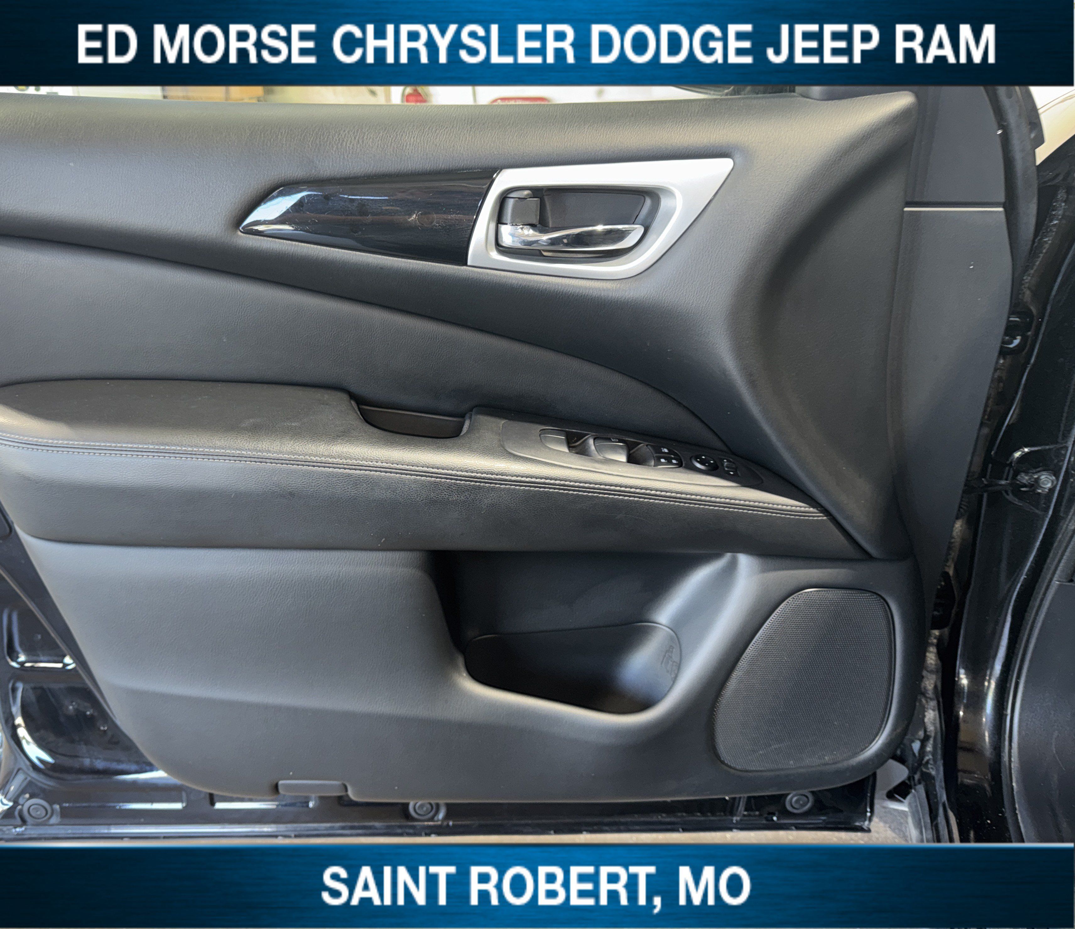 Used 2020 Nissan Pathfinder S AWD/4WD image 32