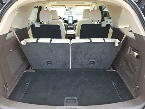 Used 2023 Ford Explorer Platinum w/ Technology Package image 17