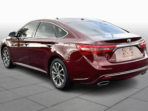 Used 2017 Toyota Avalon XLE Premium image 10