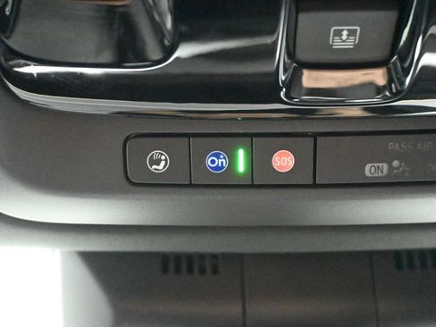 Used 2025 Cadillac Escalade ESV Premium Luxury image 14