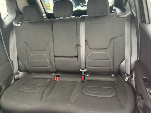 Used 2021 Jeep Renegade Latitude w/ Convenience Group image 12