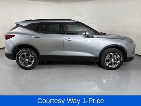 Used 2024 Chevrolet Blazer LT w/ Convenience Package FWD image 11