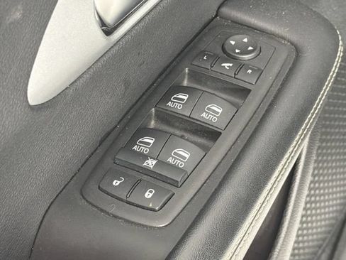 Used 2025 Chrysler Pacifica Limited FWD image 20