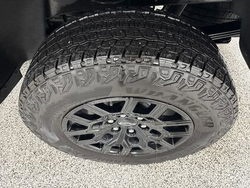 Used 2023 Chevrolet Colorado Trail Boss w/ Technology Package image 28