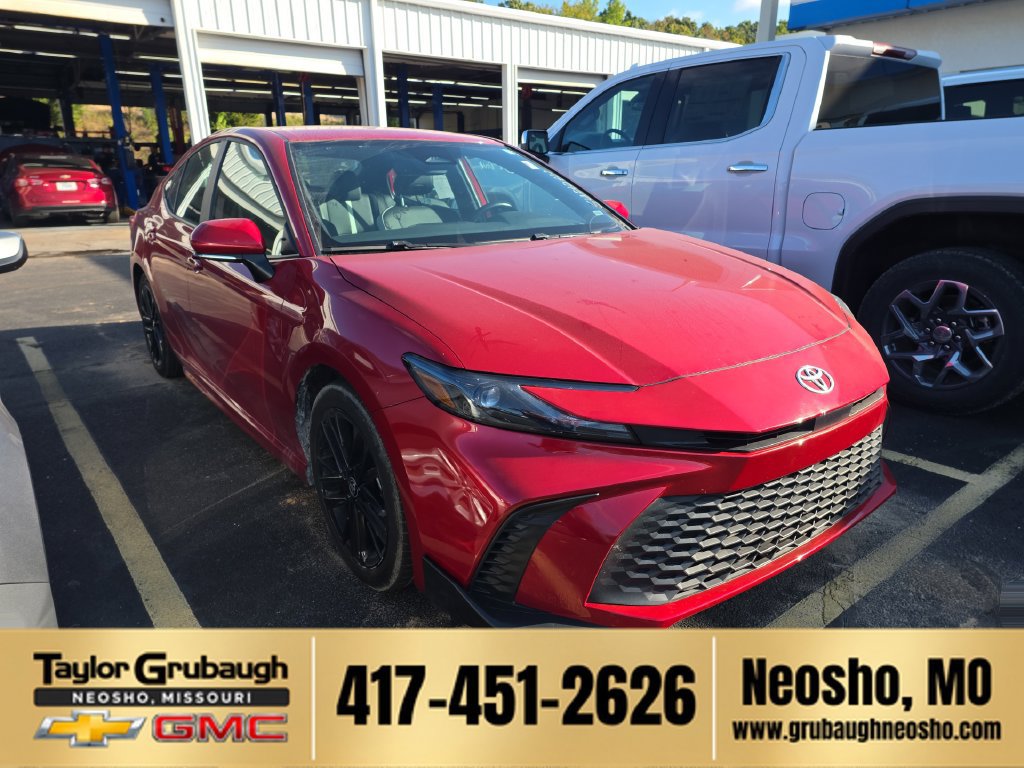 Used 2025 Toyota Camry SE w/ Convenience Package FWD image 1