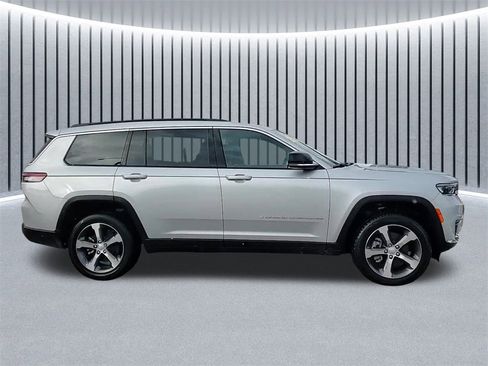 Used 2024 Jeep Grand Cherokee L Limited image 2