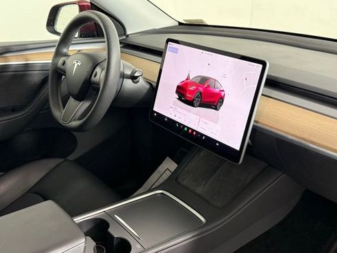 Used 2025 Tesla Model Y Long Range image 29