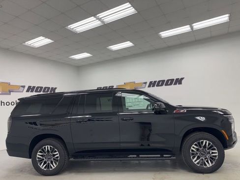 New 2026 Chevrolet Suburban Z71 w/ Z71 Off-Road Package AWD/4WD image 4