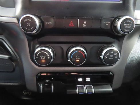 Used 2022 RAM 2500 Big Horn AWD/4WD image 26