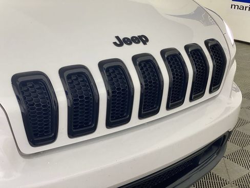 Used 2017 Jeep Cherokee Sport FWD image 33