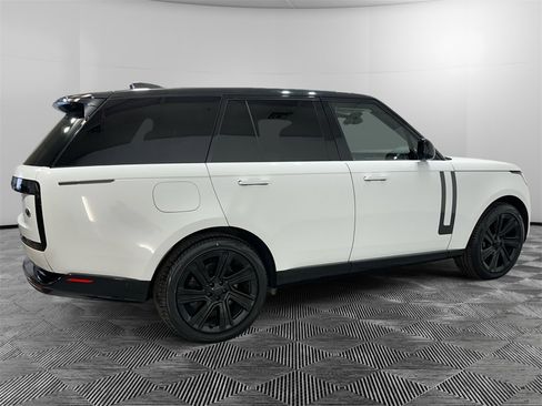 Used 2023 Land Rover Range Rover SE image 6