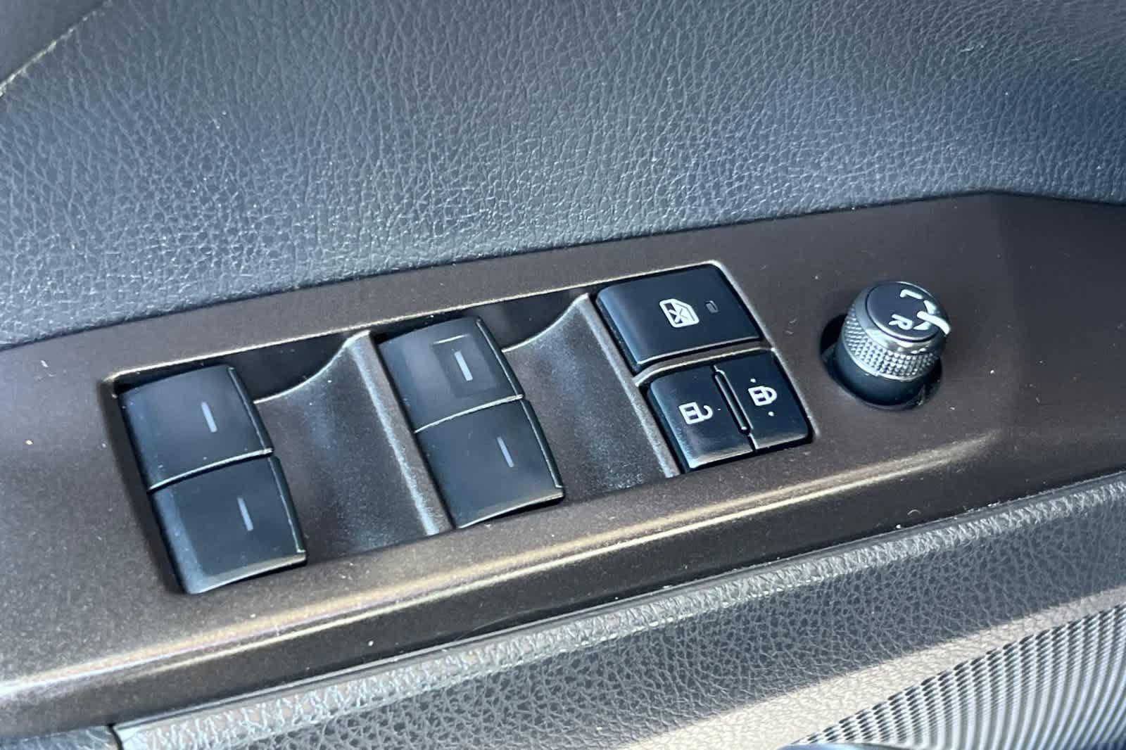 Used 2023 Toyota Camry SE FWD image 13