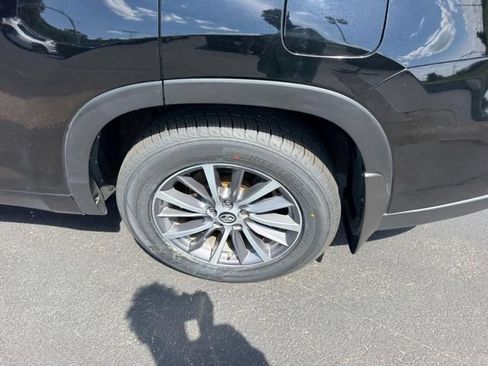 Used 2018 Toyota Highlander XLE AWD/4WD image 9