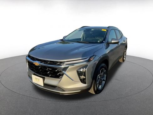 Used 2025 Chevrolet Trax LT image 7