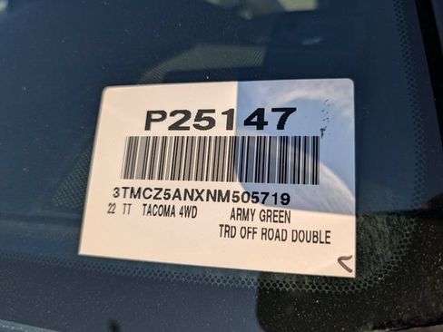 Certified 2022 Toyota Tacoma TRD Off-Road AWD/4WD image 33