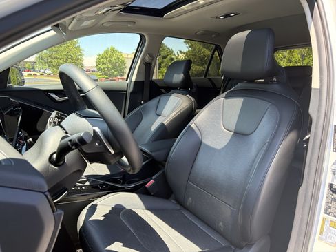 Used 2023 Kia Niro SX Touring FWD image 7
