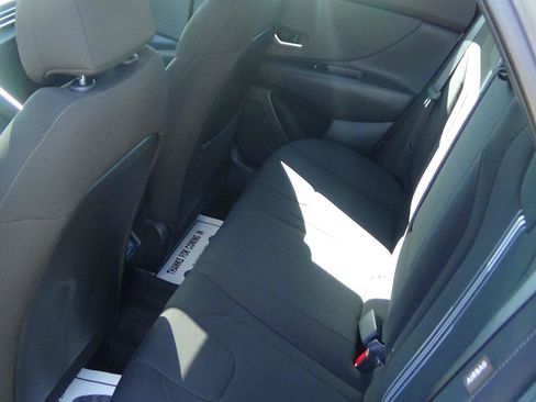Used 2025 Hyundai Elantra SEL FWD image 11