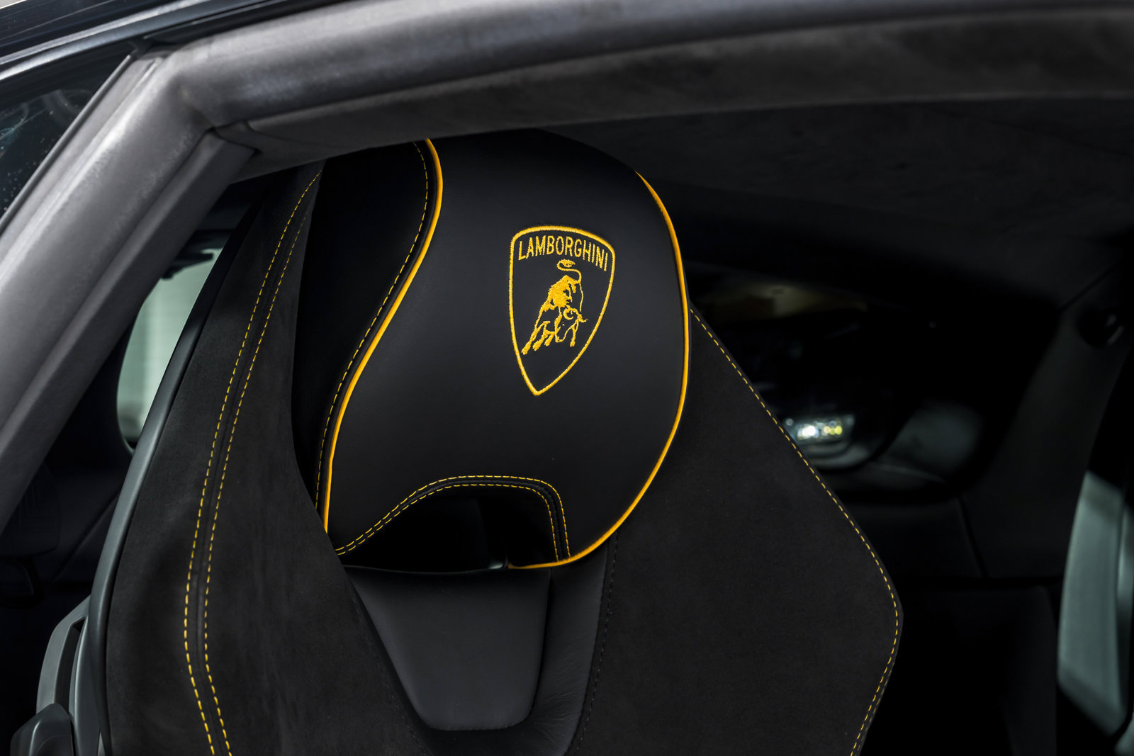 Used 2021 Lamborghini Huracan EVO RWD image 36