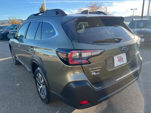 Certified 2025 Subaru Outback Premium w/ Popular Package #1A image 5
