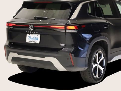Used 2025 Volkswagen Tiguan SE FWD image 7
