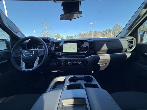 Used 2025 GMC Sierra 1500 SLE image 30