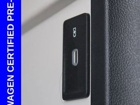 Used 2025 Volkswagen Jetta SE w/ Sunroof Package image 41