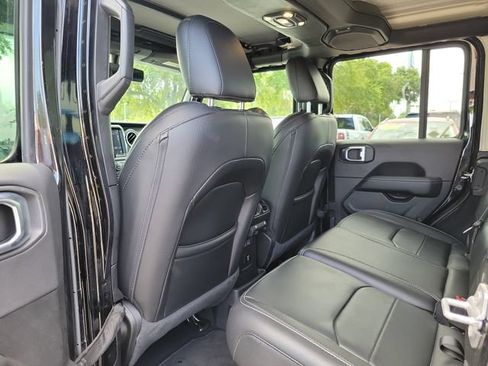 Used 2022 Jeep Wrangler Unlimited Sahara AWD/4WD image 15