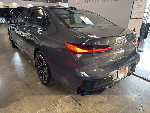 Used 2025 BMW i7 xDrive60 AWD/4WD image 17