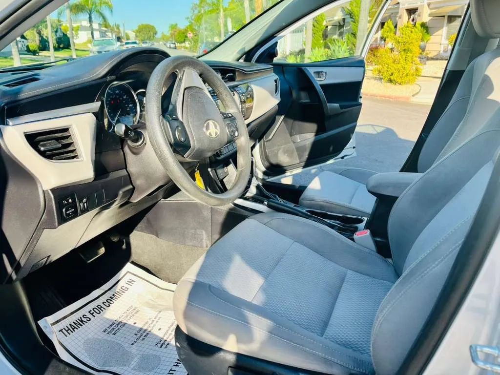 Used 2016 Toyota Corolla LE FWD image 6
