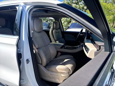 Used 2022 Lincoln Aviator Reserve w/ Equipment Group 201A AWD/4WD image 10