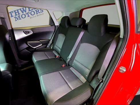 Used 2025 Kia Soul LX w/ LX Technology Package FWD image 22