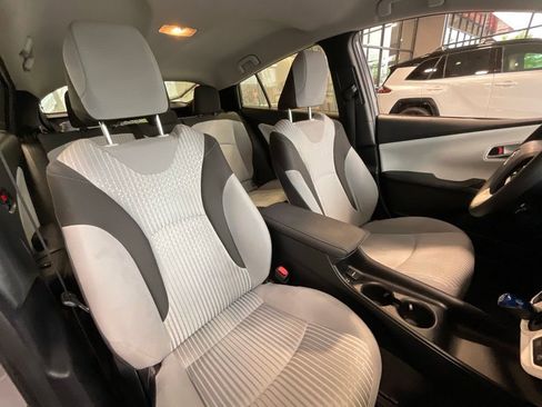 Used 2017 Toyota Prius Two FWD image 17