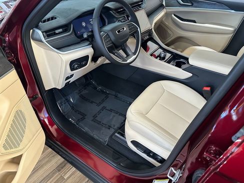 New 2025 Jeep Grand Cherokee Limited w/ Black Appearance Package image 10