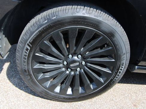 Used 2018 Lincoln Navigator Reserve w/ Technology Package AWD/4WD image 9
