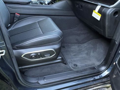 New 2024 Jeep Wagoneer 4WD w/ HD Trailer Tow Package image 20