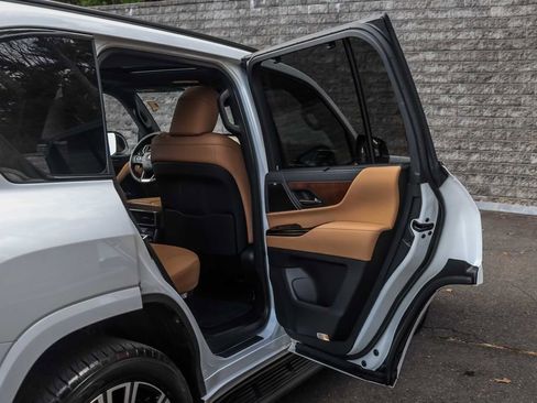 Used 2024 Lexus LX 600 4WD w/ Appearance Package image 20