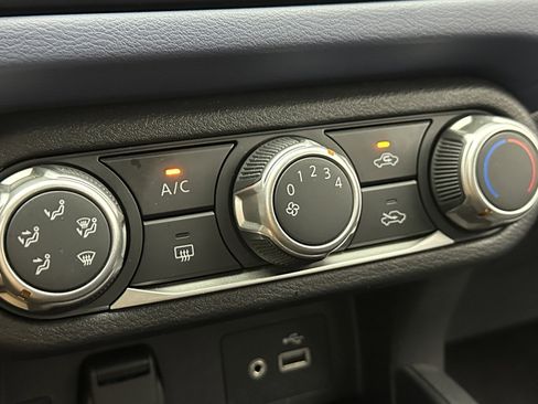 Used 2023 Nissan Versa SV image 15