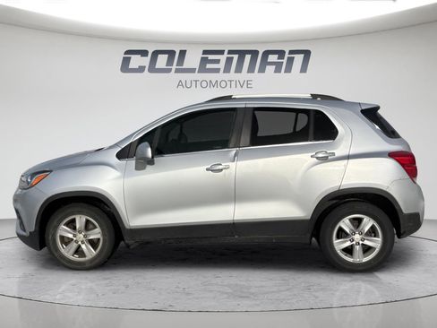 Used 2018 Chevrolet Trax LT w/ LT Convenience Package image 2