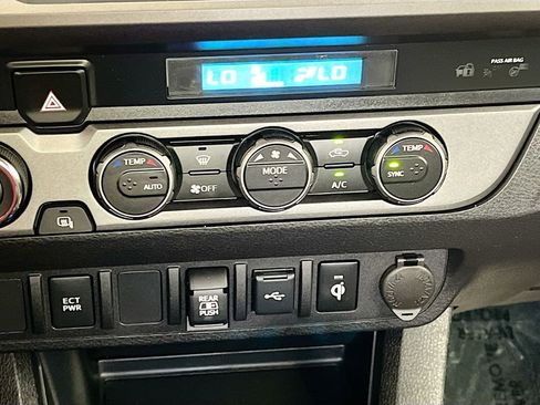 Used 2023 Toyota Tacoma TRD Off-Road AWD/4WD image 15