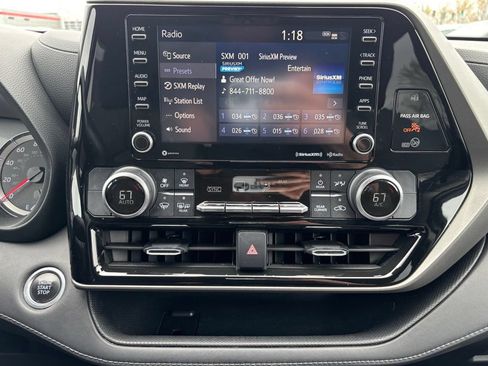 Used 2021 Toyota Highlander LE AWD/4WD image 11