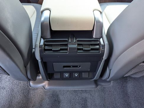 Used 2023 Land Rover Defender 110 X-Dynamic SE image 43