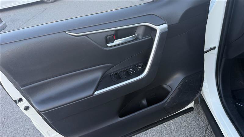 Used 2020 Toyota RAV4 XLE w/ Convenience Package FWD image 25