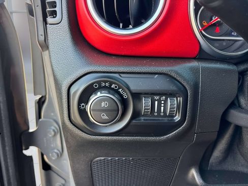 Used 2020 Jeep Gladiator Rubicon AWD/4WD image 19