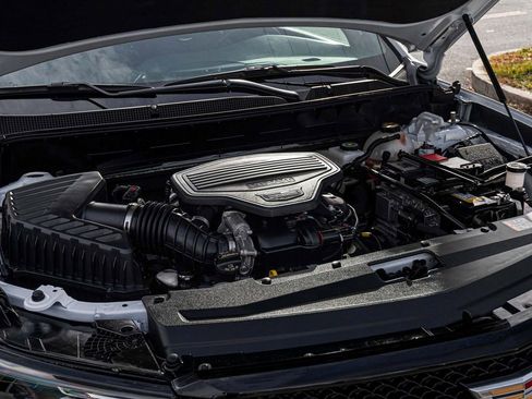 Used 2025 Cadillac XT6 Sport image 35