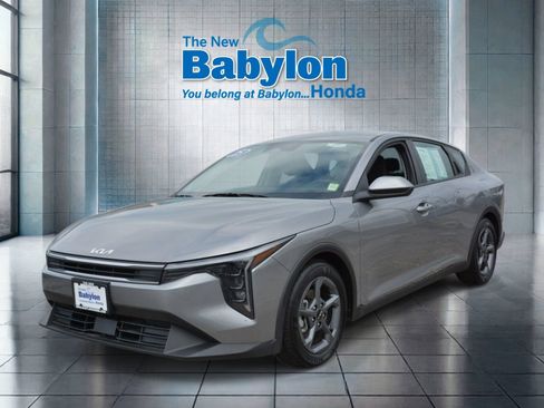 Used 2025 Kia K4 FWD image 1